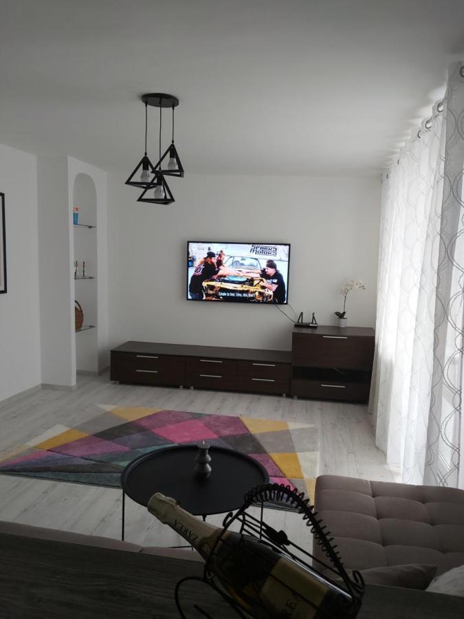 Chic Apartament Deva Exteriér fotografie