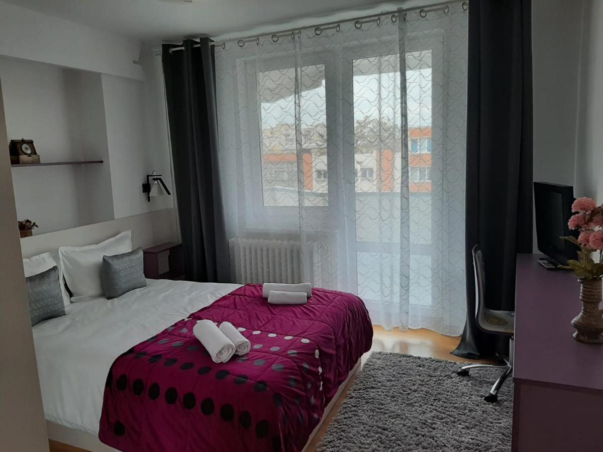 Chic Apartament Deva Exteriér fotografie
