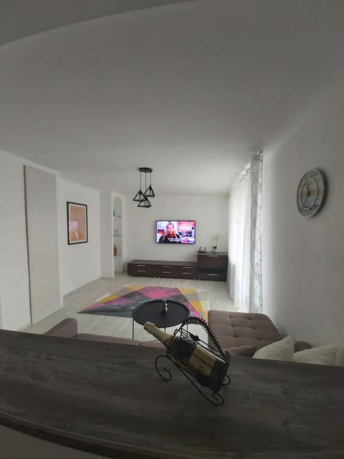 Chic Apartament Deva Exteriér fotografie