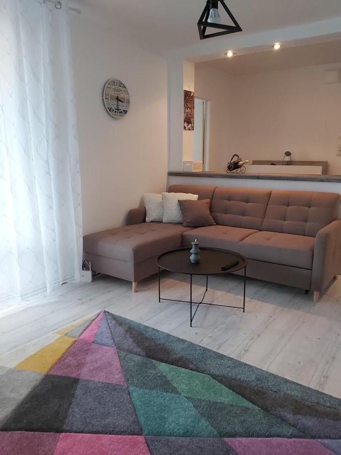 Chic Apartament Deva Exteriér fotografie