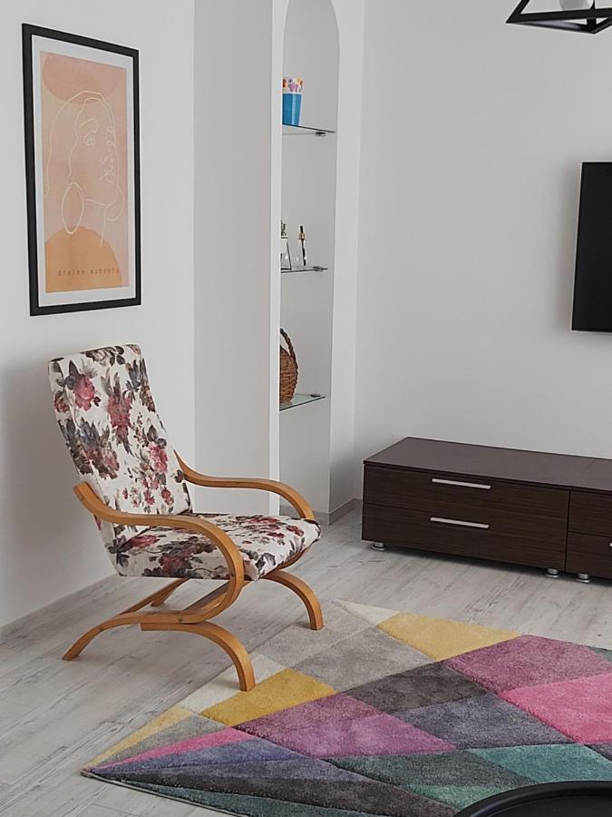 Chic Apartament Deva Exteriér fotografie